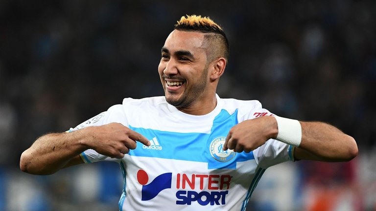 图片报：奥利塞训练中佩戴了大号钻石耳钉，孔帕尼对此不会管（图片报：奥利塞训练时戴大颗钻石耳钉，孔帕尼表示不予干涉）