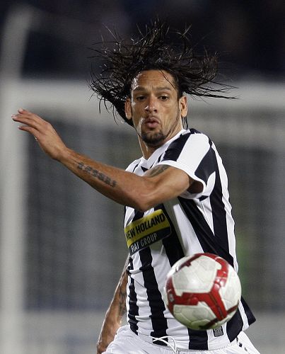 杜震宇祝贺邵佳一：带队走出低谷，球迷要支持我们的本土教练（杜震宇向邵佳一致贺：带队走出低迷，呼吁球迷力挺本土教练）