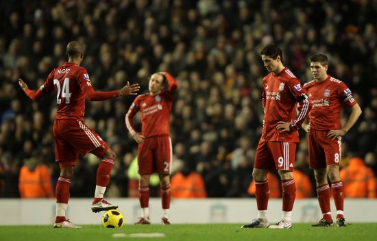 皇马更衣室失控！面临下课危机，欧冠踢曼城是最后机会（皇马更衣室失序！主帅帅位岌岌可危，欧冠战曼城成最后一搏）