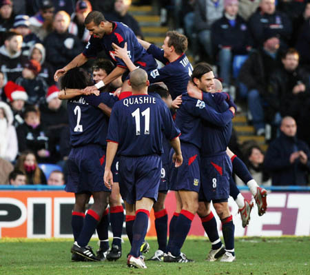 澳超战报：布鲁克弑旧主，奥克兰FC 2-0西悉尼流浪者（澳超快讯：布鲁克反戈破门，奥克兰FC2-0西悉尼流浪者）