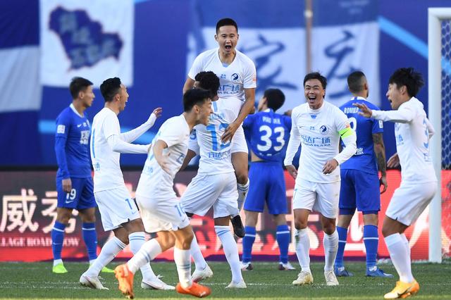 本赛季云南玉昆主场场均观众超2.2万人，带动直接消费2.3亿元（云南玉昆本季主场场均观众超2.2万，直接拉动消费约2.3亿元）