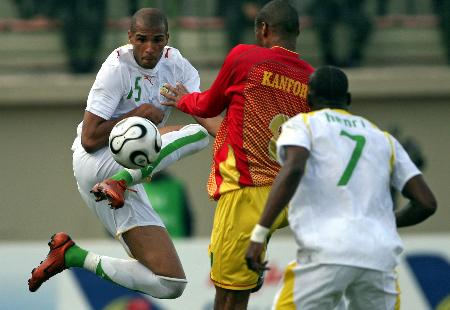 曼联卖齐尔克泽计划曝光，罗马欲打包他和桑乔！夏窗可5000万签塞门约（曝曼联拟出售齐尔克泽，罗马盼打包他与桑乔；今夏5000万可签塞门约）