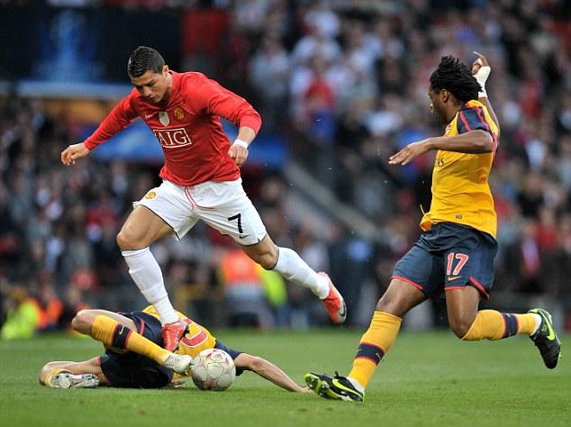 都体：邓弗里斯可能继续缺席与马竞比赛；泽林斯基已参加合练（都灵体育报：邓弗里斯或继续缺席战马竞，泽林斯基已重返合练）