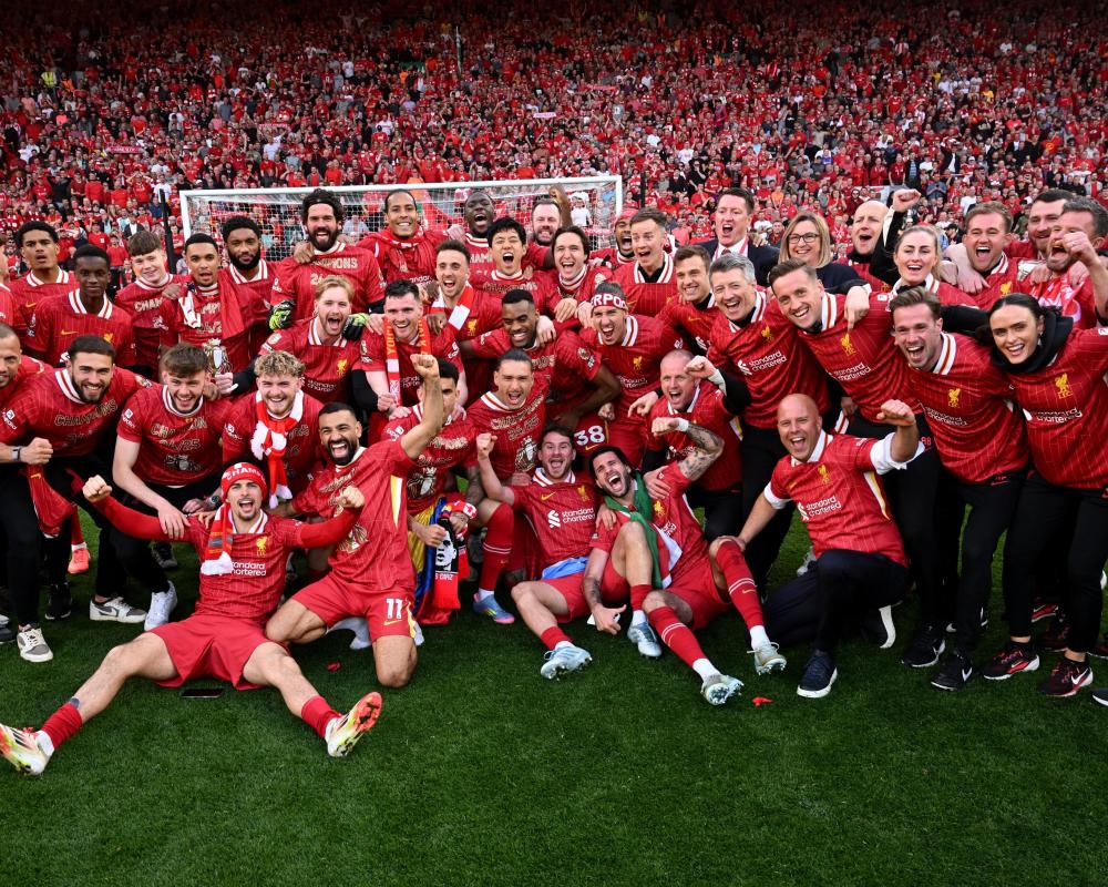 知名巴萨球迷：梅西不该偷偷的溜进诺坎普，这不是他家而是我们的（资深巴萨球迷：梅西不该私自闯入诺坎普，那是我们的主场不是他的家）