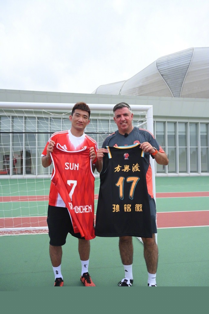 关键先生！迪亚斯全场数据：贡献1球1助，送出3次关键传球（迪亚斯化身关键先生：一射一传+3次关键传球）